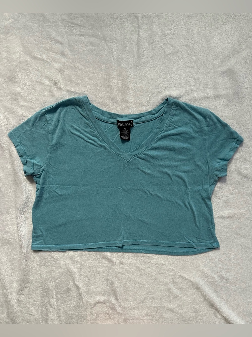 Wet Seal Crop Top in Blue Size XS Short Sleeve Tee V-Neck Casual Cropped Cotton